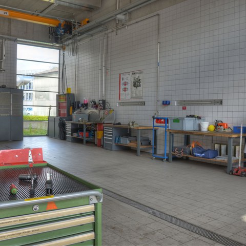14. Fahrzeugservice. Vergrösserte Ansicht