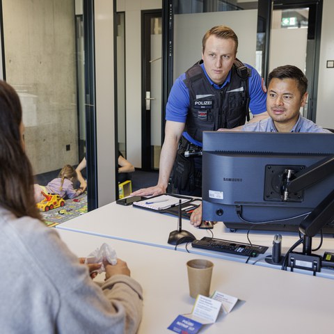 Polizei_Ausweis_Polizeiausweis.jpg. Vergrösserte Ansicht