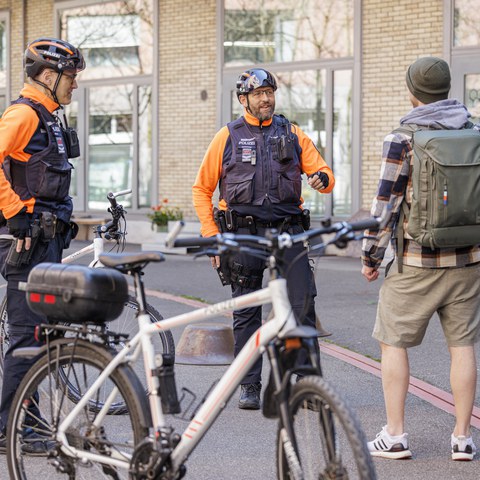 Bike_Police_Stadtpolizei_Kontrolle_2.jpg. Vergrösserte Ansicht