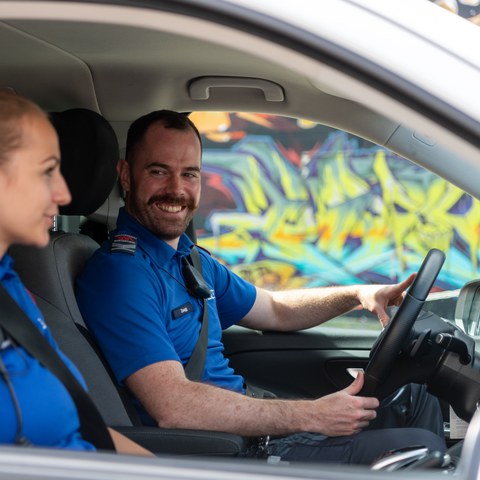 Im Patrouillenfahrzeug II. Vergrösserte Ansicht