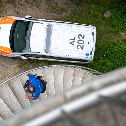 Streifenwagen von oben. Vergrösserte Ansicht