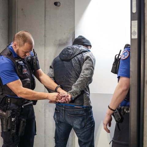 Verhaftung_6.jpg. Vergrösserte Ansicht