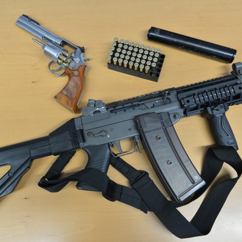 Waffen. Vergrösserte Ansicht