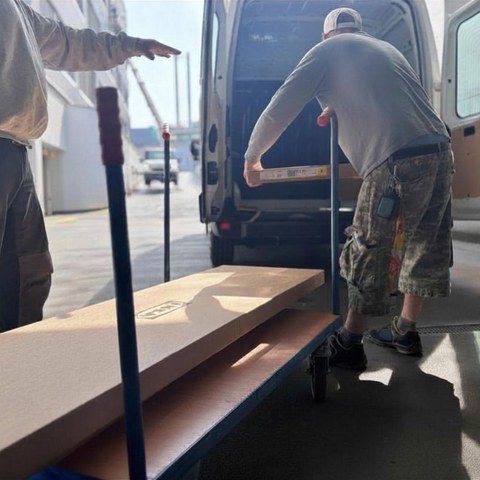 Montagearbeit ausser Haus. Vergrösserte Ansicht