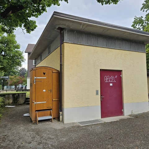 Kompotoi Hermannpark.jpg. Vergrösserte Ansicht