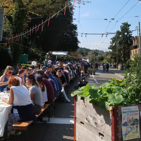 Foodsave-Bankett Strassenfest Mattenbach. Vergrösserte Ansicht