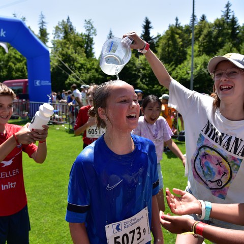 Tössstafette_Abkühlung.JPG. Vergrösserte Ansicht