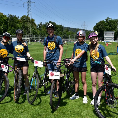 Tössstafette_Helferinnen.JPG. Vergrösserte Ansicht