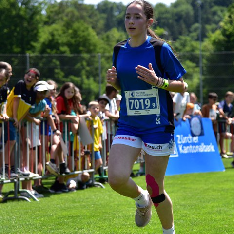 Tössstafette_Zieleinlauf2.JPG. Vergrösserte Ansicht