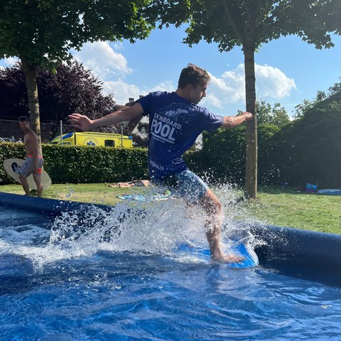 Skimboard_Action.jpg. Vergrösserte Ansicht