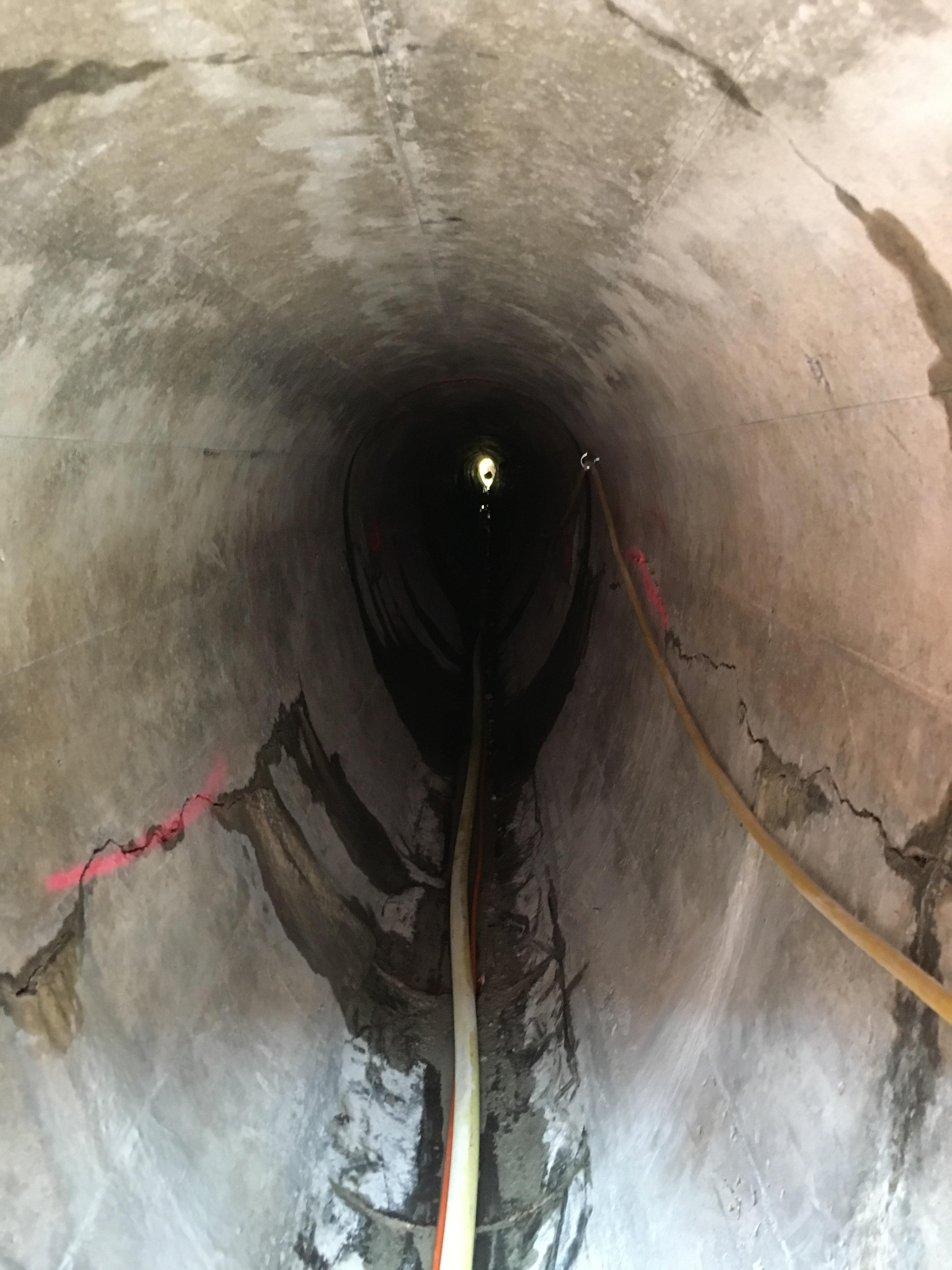 06 Sicht in den bestehenden Ortbetonkanal mit Ei-Profil (Abmessung 700 mm/1050 mm)